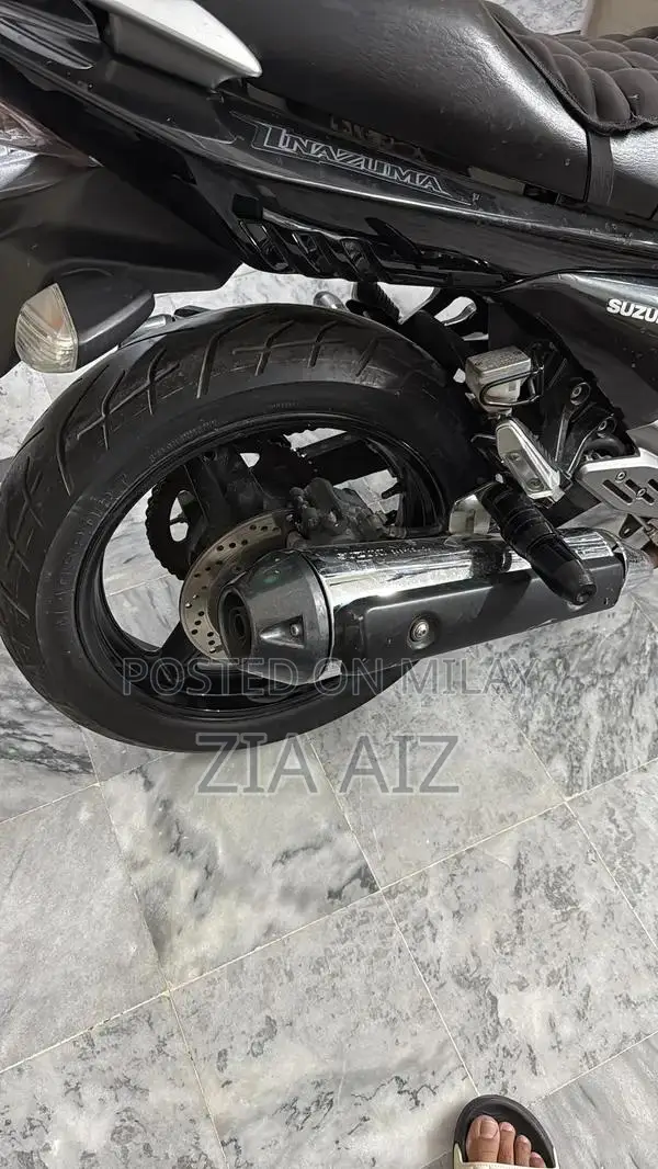 High-Quality Touring Motorcycle with Premium Accessories