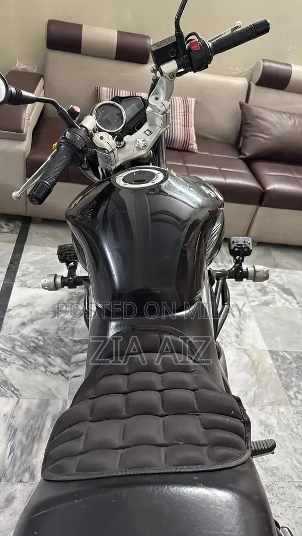 High-Quality Touring Motorcycle with Premium Accessories