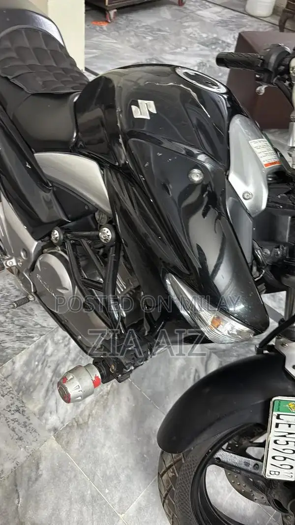 High-Quality Touring Motorcycle with Premium Accessories