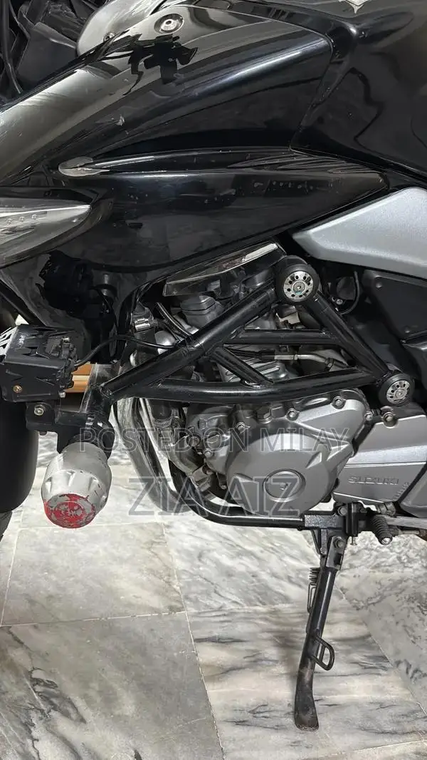 High-Quality Touring Motorcycle with Premium Accessories