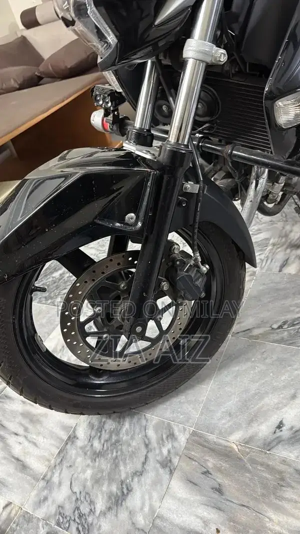 High-Quality Touring Motorcycle with Premium Accessories