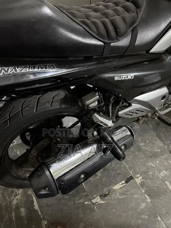 High-Quality Touring Motorcycle with Premium Accessories