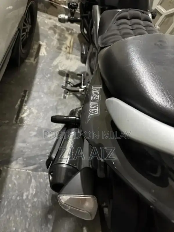 High-Quality Touring Motorcycle with Premium Accessories