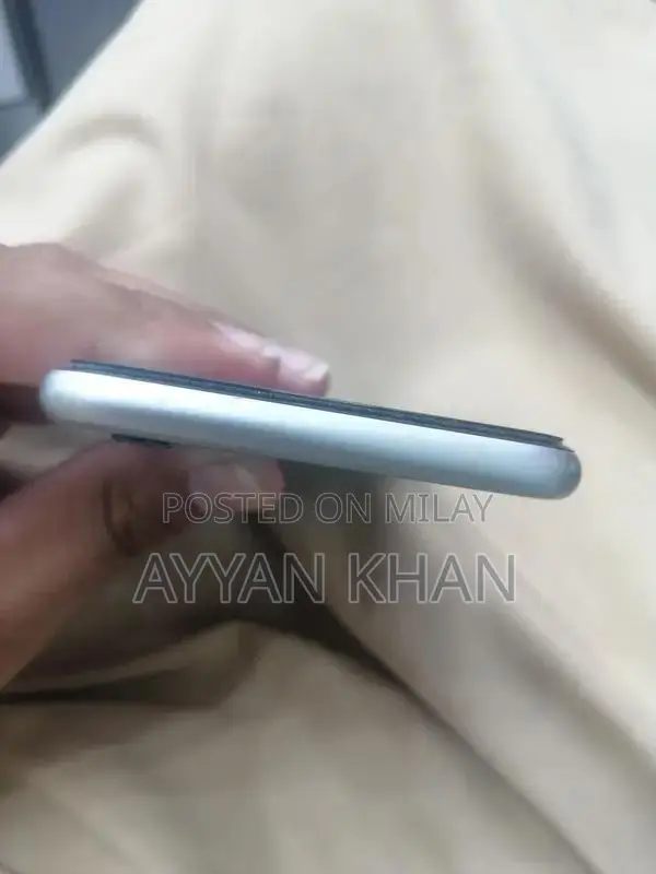 iPhone 6s 32GB Smartphone with iOS 15.8