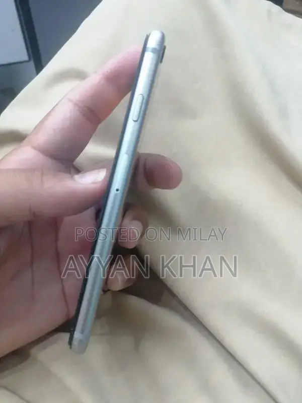 iPhone 6s 32GB Smartphone with iOS 15.8