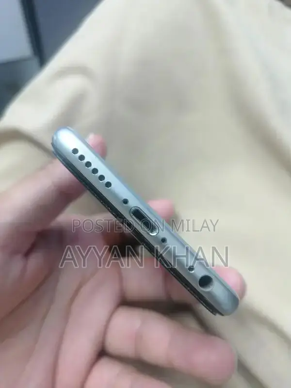 iPhone 6s 32GB Smartphone with iOS 15.8