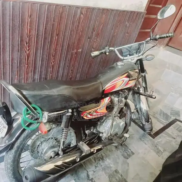 Honda CG 125 Motorcycle 2022 Model Low Mileage