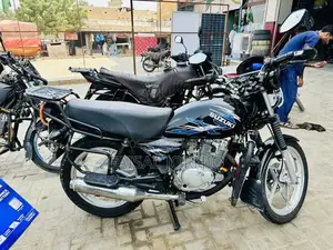 Photo - GS 150 SE Touring Motorcycle with Accessories