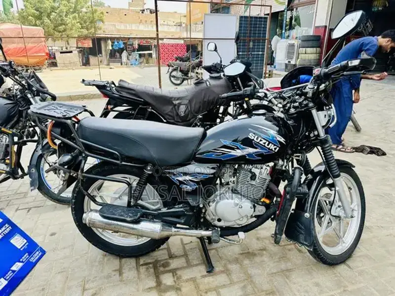 GS 150 SE Touring Motorcycle with Accessories