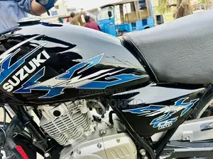 GS 150 SE Touring Motorcycle with Accessories