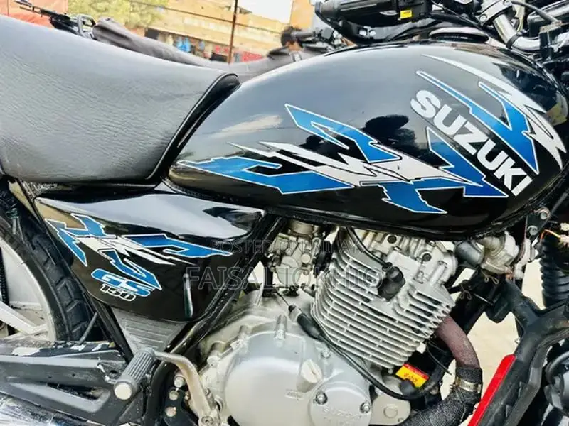 GS 150 SE Touring Motorcycle with Accessories