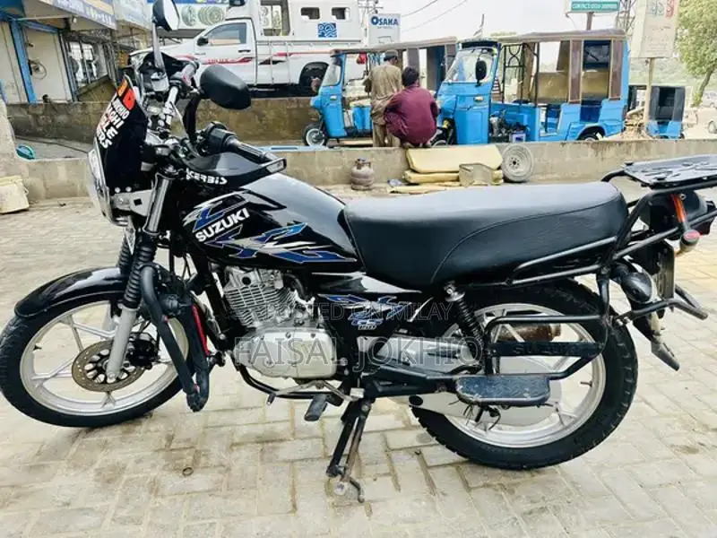 GS 150 SE Touring Motorcycle with Accessories