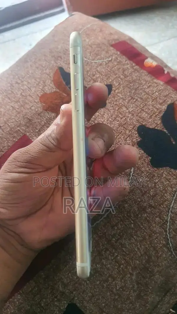 Apple Smartphone 32GB with Functional Issues