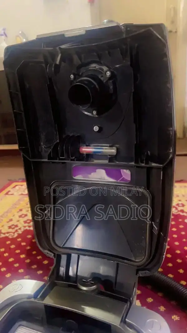 Kenwood Vacuum Cleaner - Excellent Condition with Full Warranty