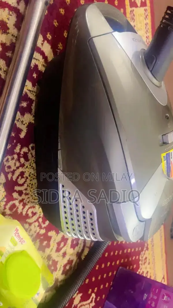 Kenwood Vacuum Cleaner - Excellent Condition with Full Warranty