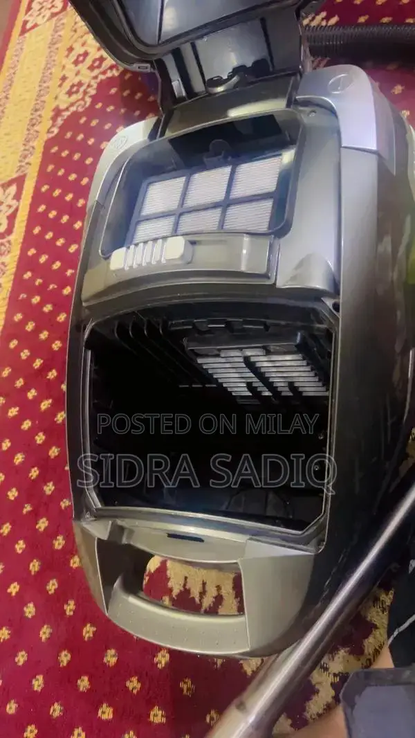 Kenwood Vacuum Cleaner - Excellent Condition with Full Warranty