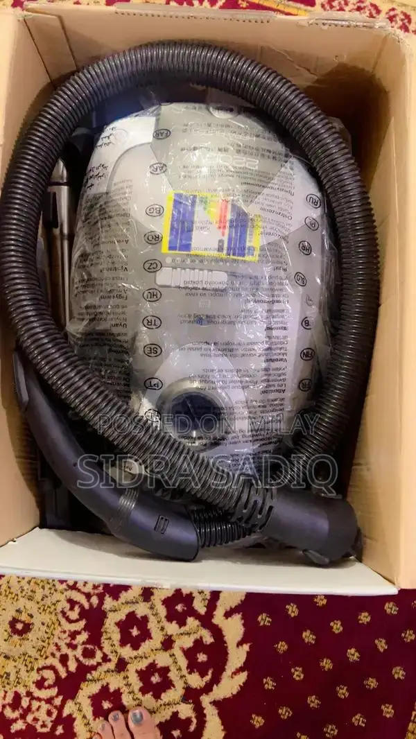 Kenwood Vacuum Cleaner - Excellent Condition with Full Warranty