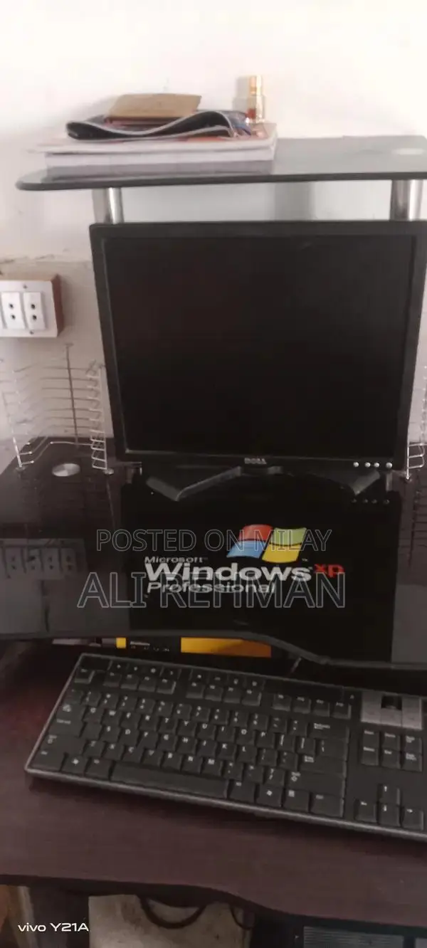 Fully Functional Desktop Computer with Monitor and Accessories