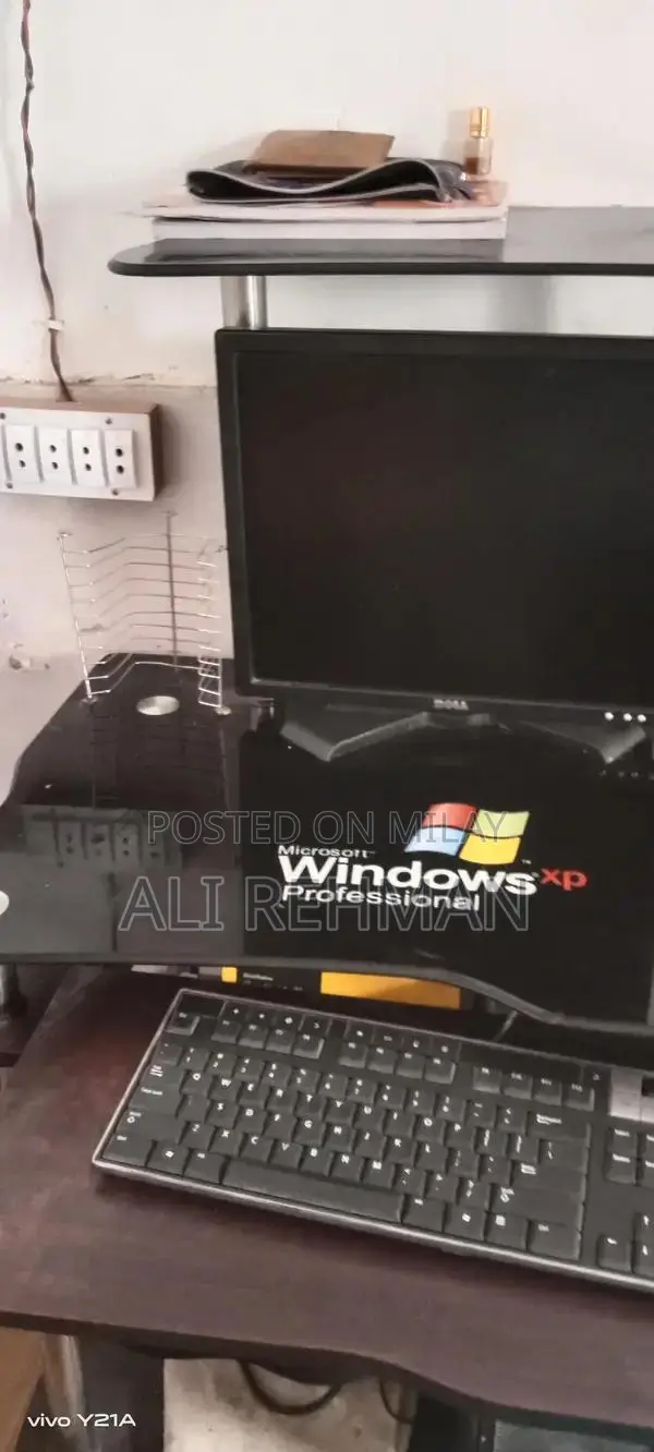 Fully Functional Desktop Computer with Monitor and Accessories