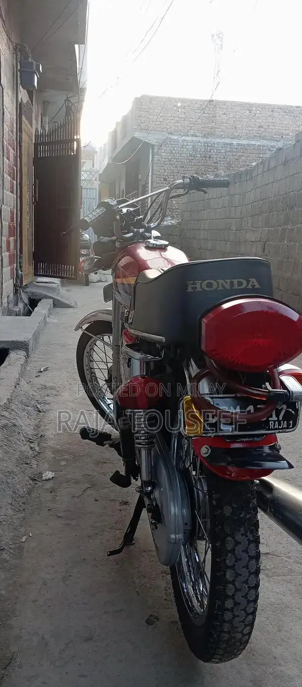 Honda 125 Motorcycle - Reliable Urban Commuter Bike