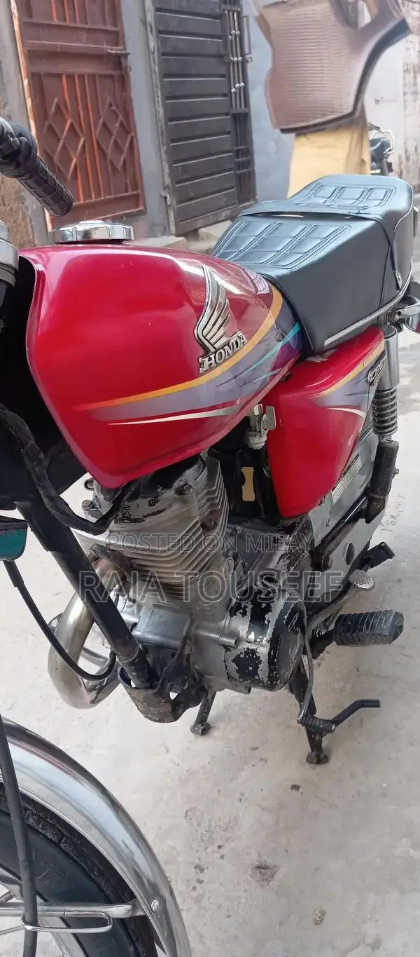 Honda 125 Motorcycle - Reliable Urban Commuter Bike