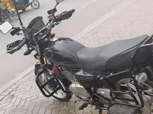 Suzuki GS 150 Special Edition Motorcycle with Accessories