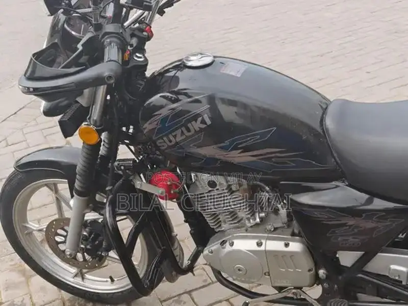 Suzuki GS 150 Special Edition Motorcycle with Accessories