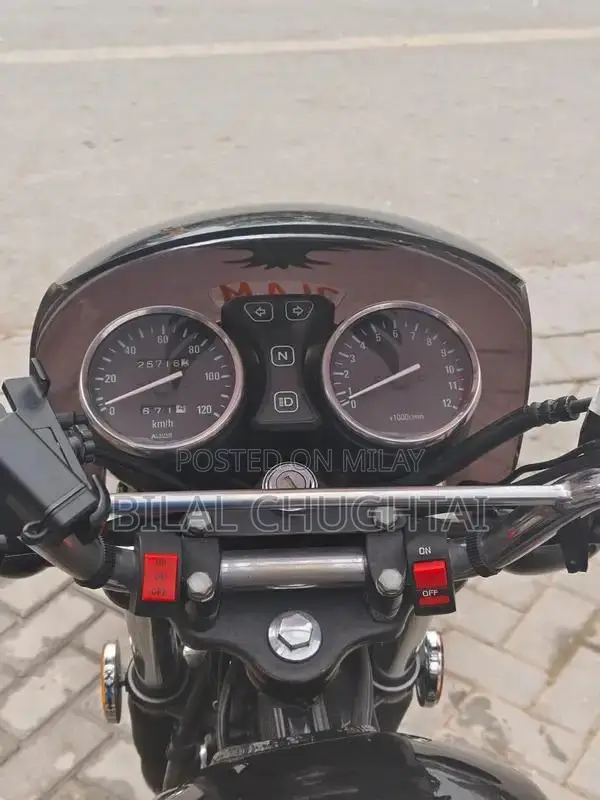 Suzuki GS 150 Special Edition Motorcycle with Accessories