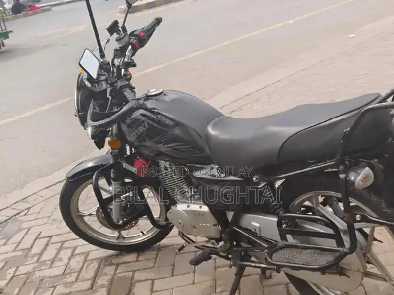 Suzuki GS 150 Special Edition Motorcycle with Accessories