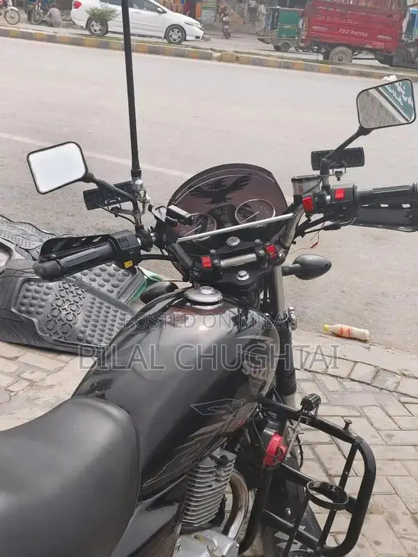 Suzuki GS 150 Special Edition Motorcycle with Accessories