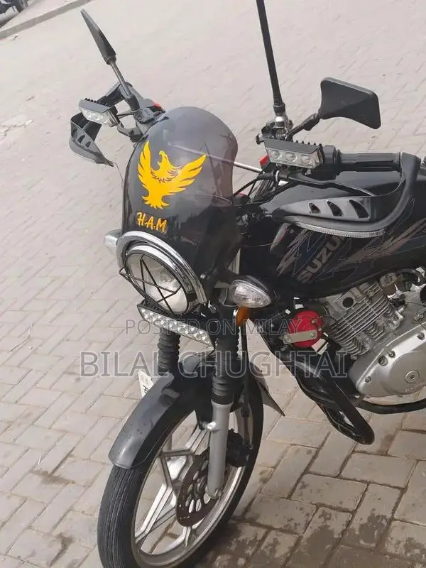 Suzuki GS 150 Special Edition Motorcycle with Accessories