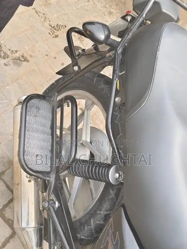 Suzuki GS 150 Special Edition Motorcycle with Accessories