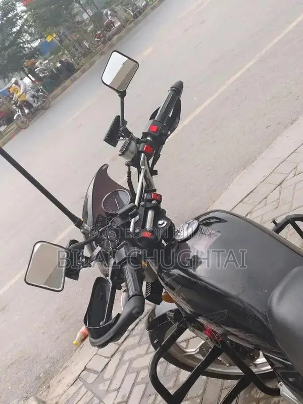 Suzuki GS 150 Special Edition Motorcycle with Accessories