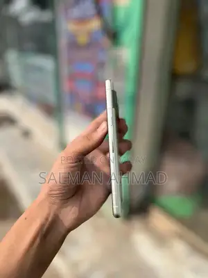 Google Pixel 7 Smartphone - Light Green, Excellent Condition