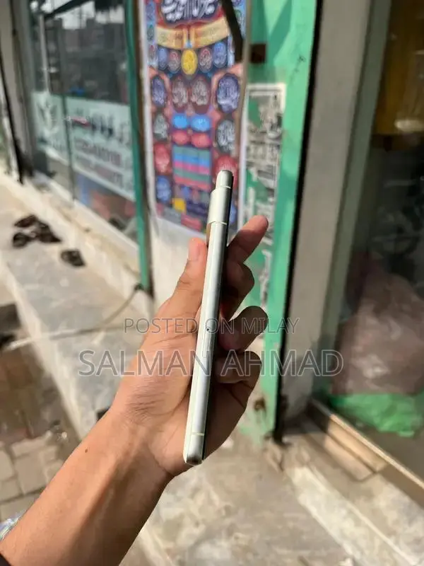 Google Pixel 7 Smartphone - Light Green, Excellent Condition