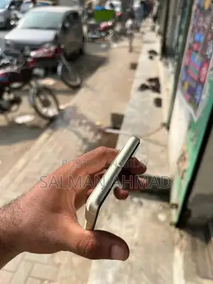 Google Pixel 7 Smartphone - Light Green, Excellent Condition