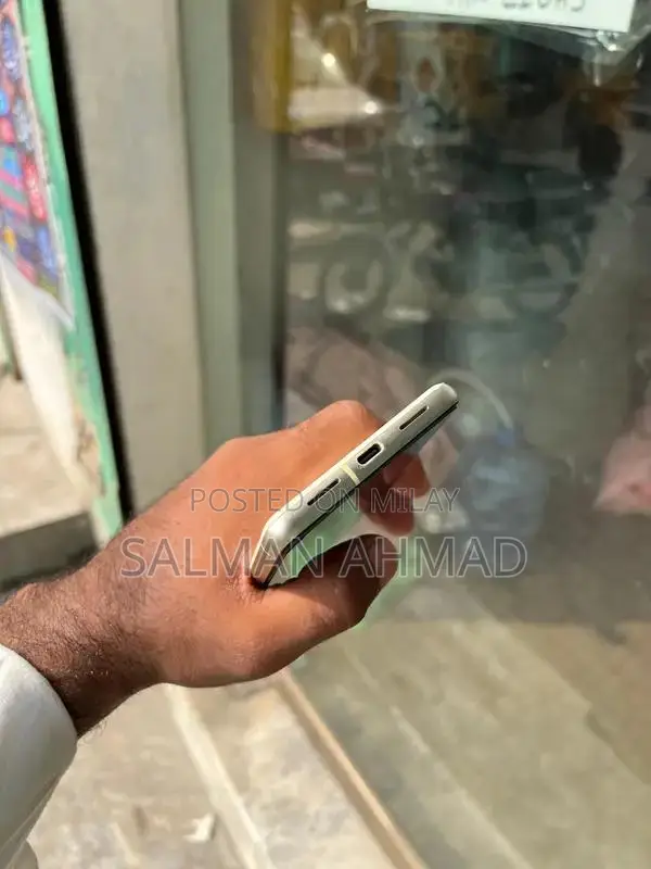 Google Pixel 7 Smartphone - Light Green, Excellent Condition