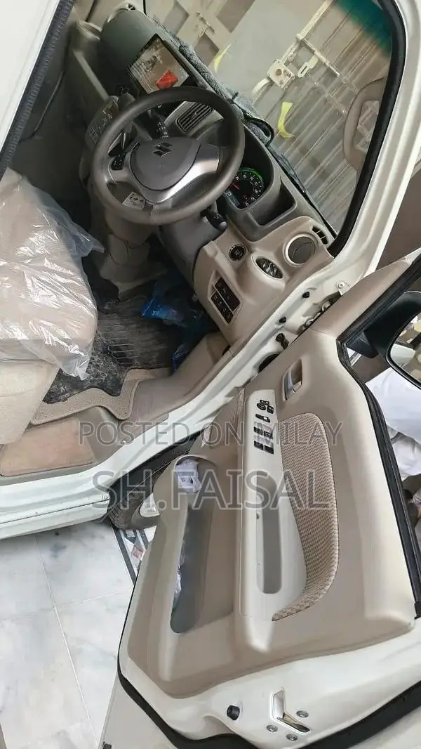 Suzuki Every Wagon PZ Turbo - Compact Minivan with Turbo Performance