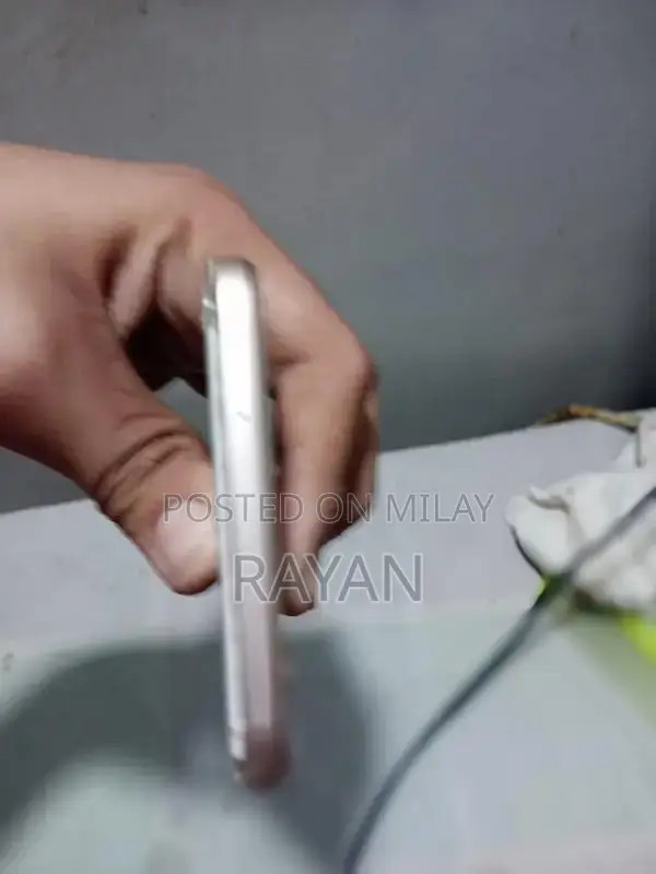 Pre-owned Oppo Smartphone with Original Box and Accessories