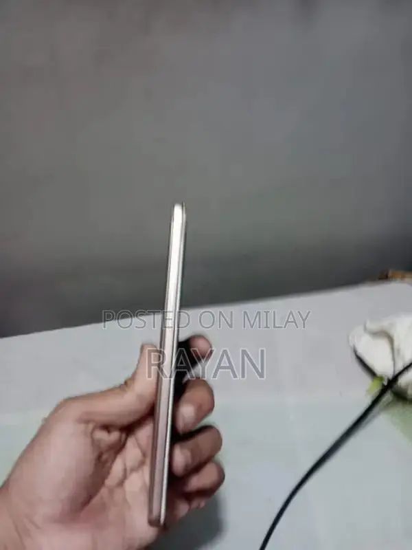 Pre-owned Oppo Smartphone with Original Box and Accessories