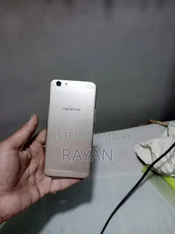 Pre-owned Oppo Smartphone with Original Box and Accessories