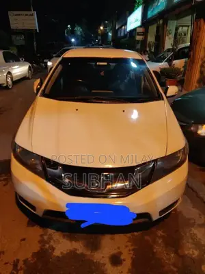 Photo - Honda City Compact Sedan - Manual Transmission 2017 Model