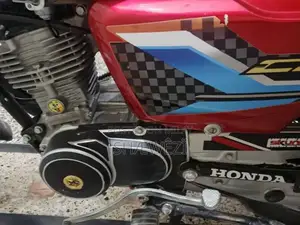 Honda 125cc Motorcycle - Well-Maintained Urban Commuter