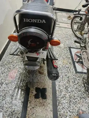 Honda 125cc Motorcycle - Well-Maintained Urban Commuter