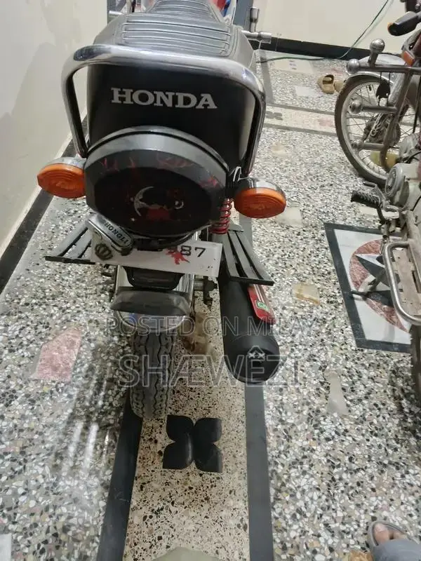 Honda 125cc Motorcycle - Well-Maintained Urban Commuter