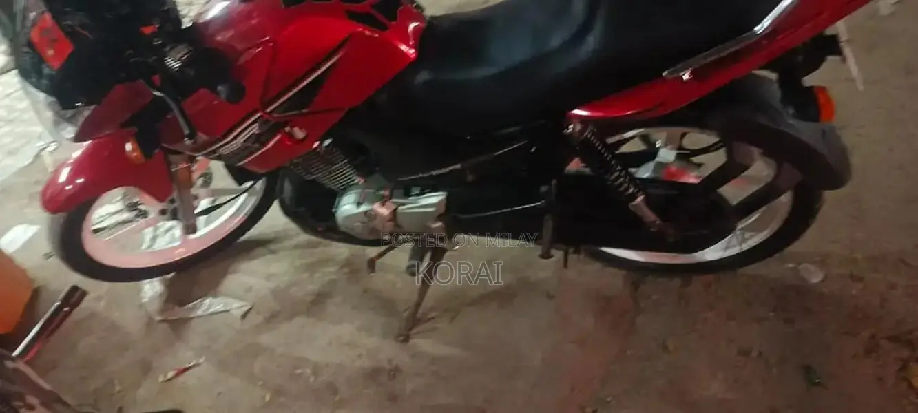 Yamaha YBR 125G Motorcycle - 2016 Model Excellent Condition