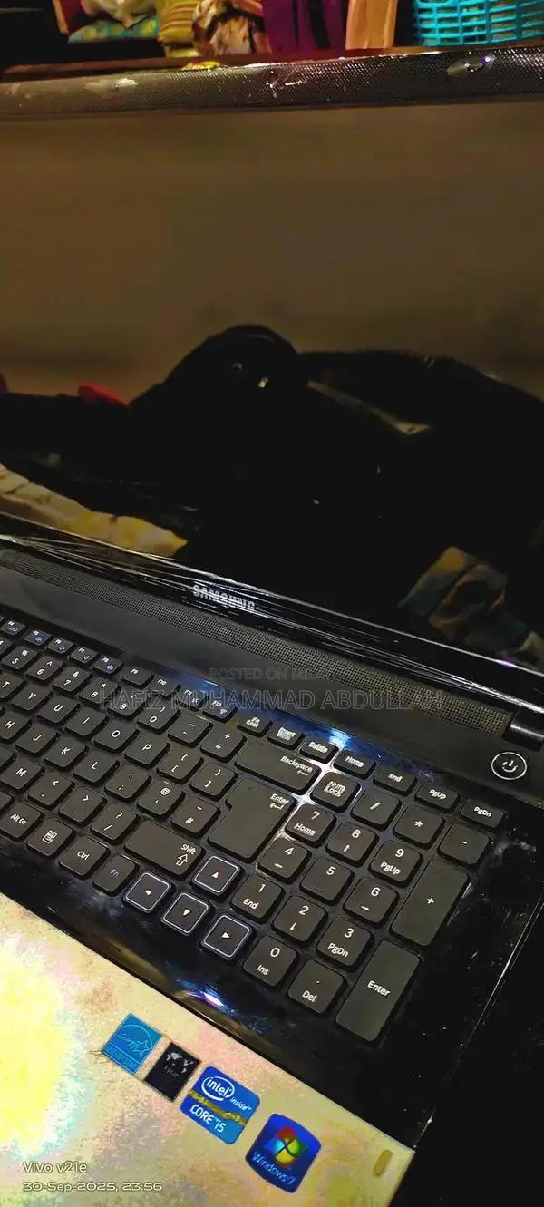 Samsung NP300E7A Business Laptop with Original Battery