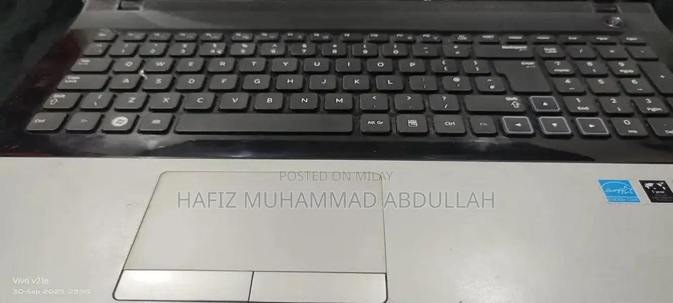 Samsung NP300E7A Business Laptop with Original Battery