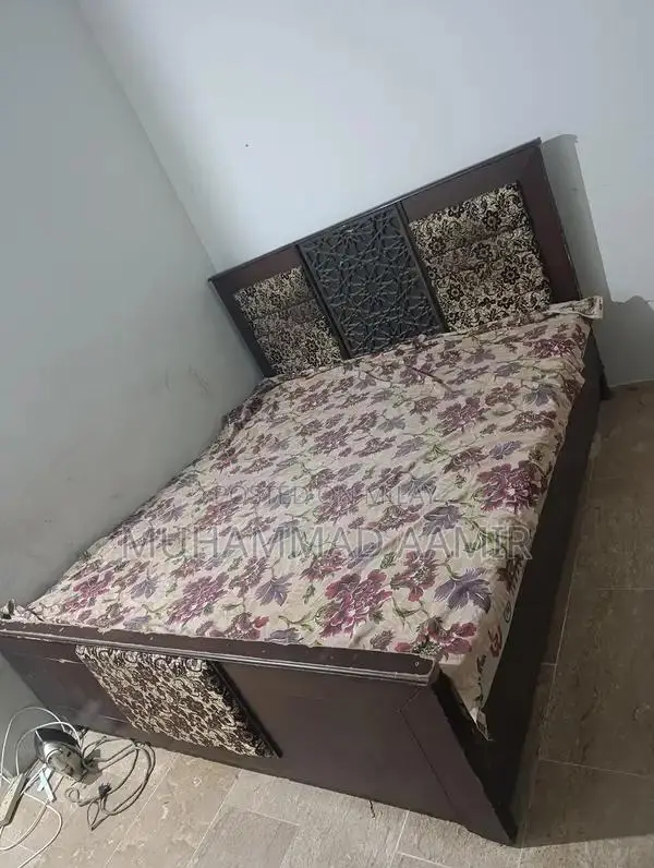 Wooden Bed Frame - Sturdy Classic Design for Comfortable Sleeping