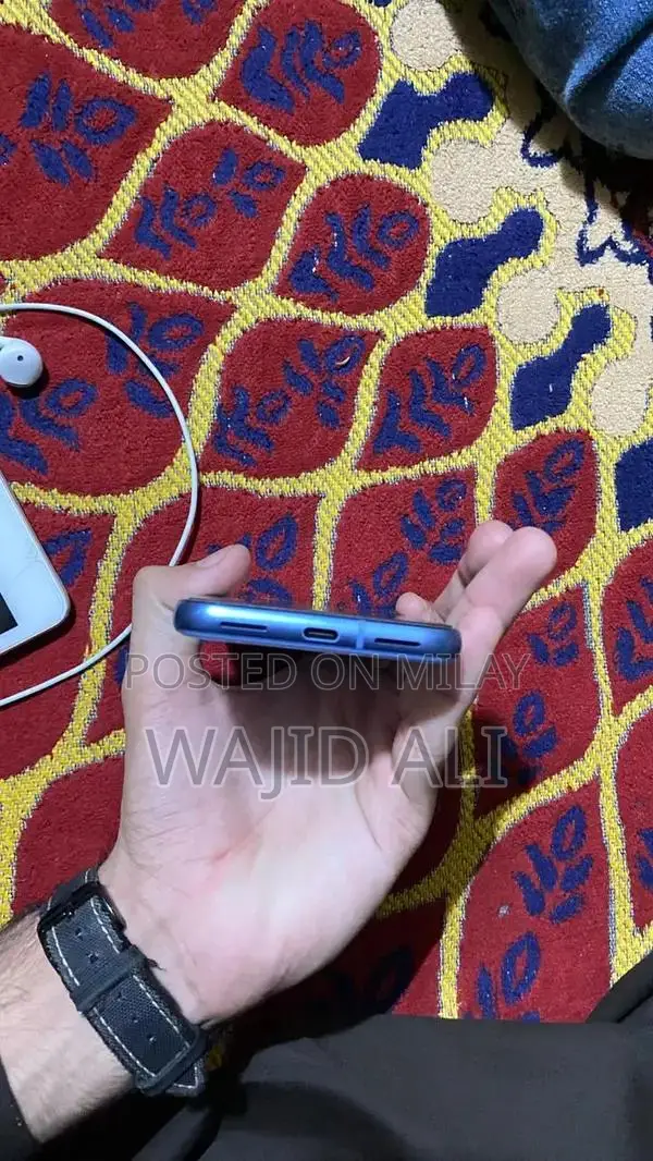 Mid-Range Android Smartphone with Advanced Features